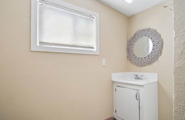 Convenient Home So Close to Downtown! Gallery 3