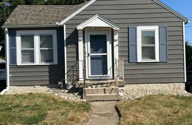 Updated 2 Bed 1 Bath Available Now! photos photos