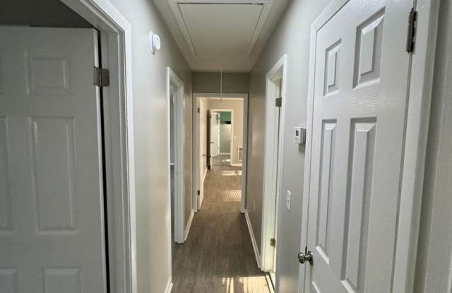 3 Bed 1.5 Bath Brick House Gallery 3