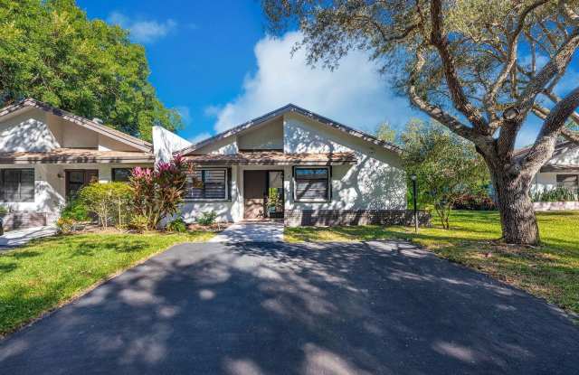 4143 Palm Forest Drive N Gallery 3