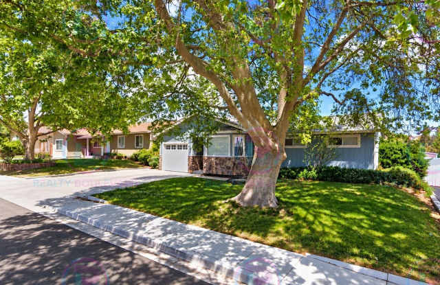Come see this cozy home in North West Reno!!!! Gallery 1