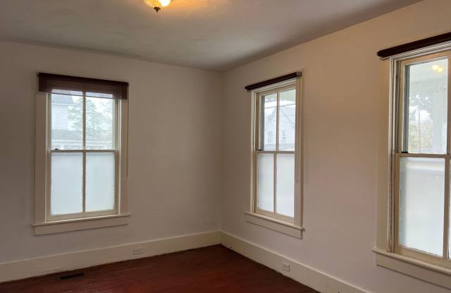 4 Bed, 1.5 Bath, Spacious Two Story Home Gallery 1