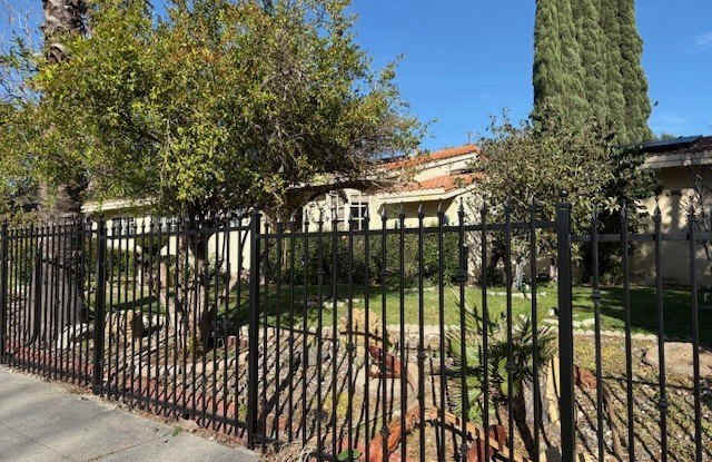 10918 Reseda photos photos 10918 Reseda photos photos