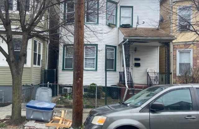 413 E 18Th St photos photos