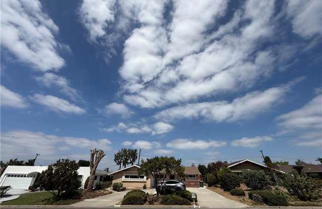 5621 Kenwood Avenue photos photos