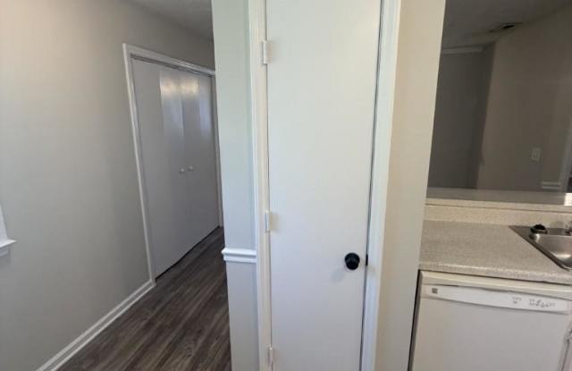 1248 Hamilton Dr. Gallery 3