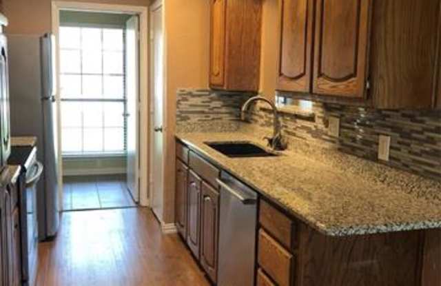 303 Lantern Ridge Drive Gallery 4