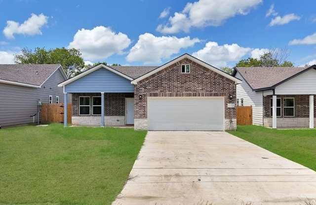 1706 E 10th Avenue - 1706 East 10th Avenue, Corsicana, TX 75110