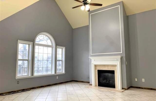 2595 Centennial Commons Bluff Gallery 4