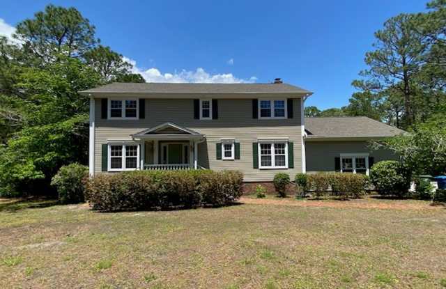 Welcome to this stunning fully furnished 4 bedroom, 3 bathroom house in the heart of Wilmington, NC. photos photos