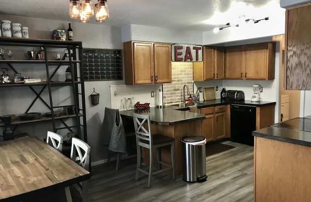 1010 Winona Circle photos photos