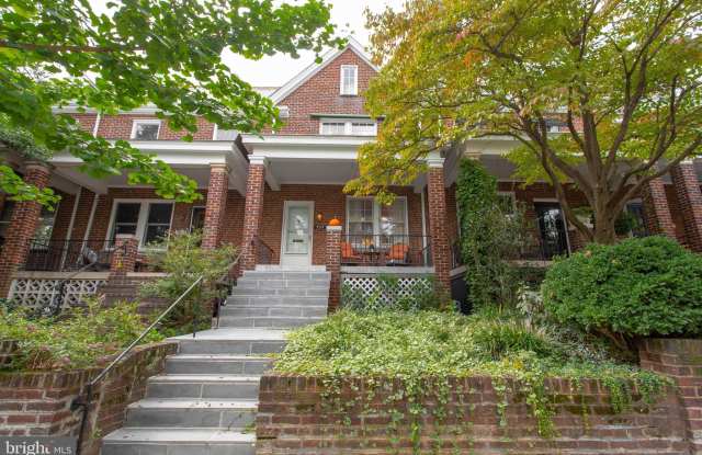 2216 39TH PLACE NW - 2216 39th Place Northwest, Washington, DC 20007