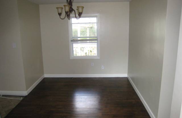 165 Saint James Gallery 3