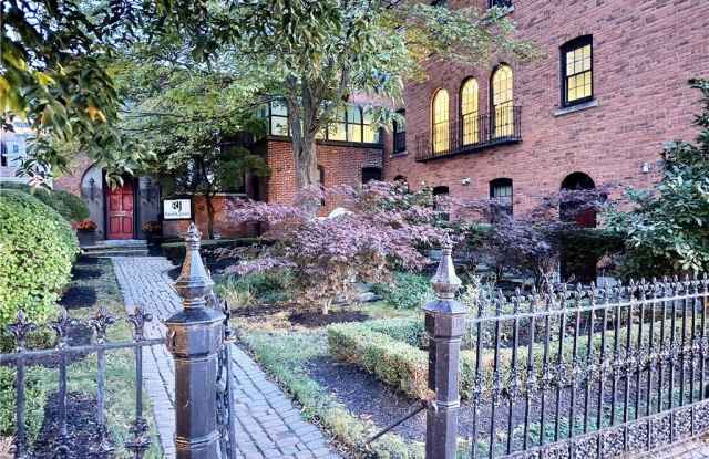 20 Tracy Street Gallery 1