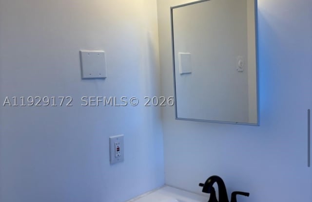 2001 N Dixie Hwy Gallery 4