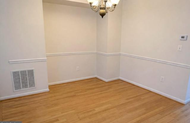 41859 CINNABAR Square Gallery 3