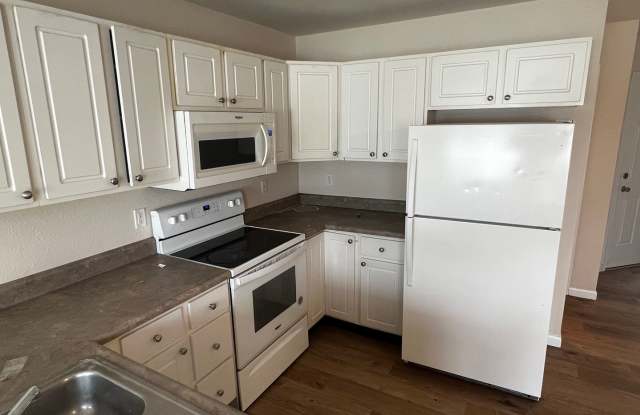 Full renovated townhome in Champaign - Available Now Gallery 4