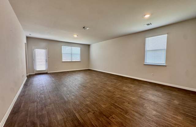 267 Evergreen Sumac Loop Gallery 4