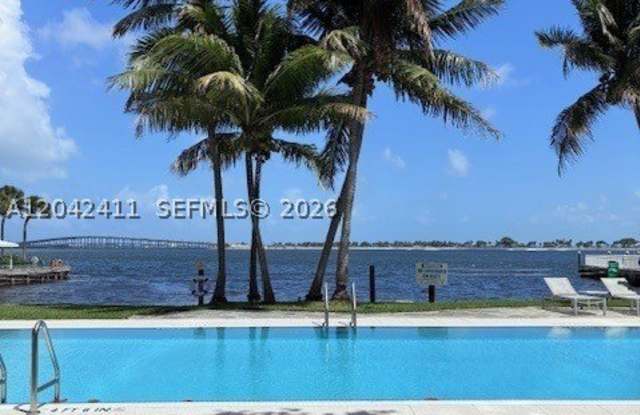 2025 Brickell Ave Gallery 1
