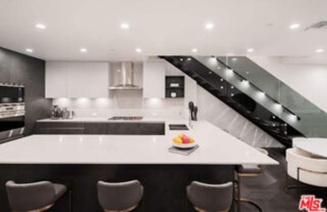 724 Croft Avenue Gallery 2