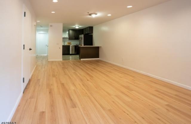 452 WASHINGTON ST Gallery 3