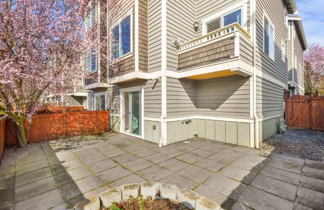 Fantastic Ballard 3 Bedroom 3 Bath Townhouse w/ Garage Gallery 3