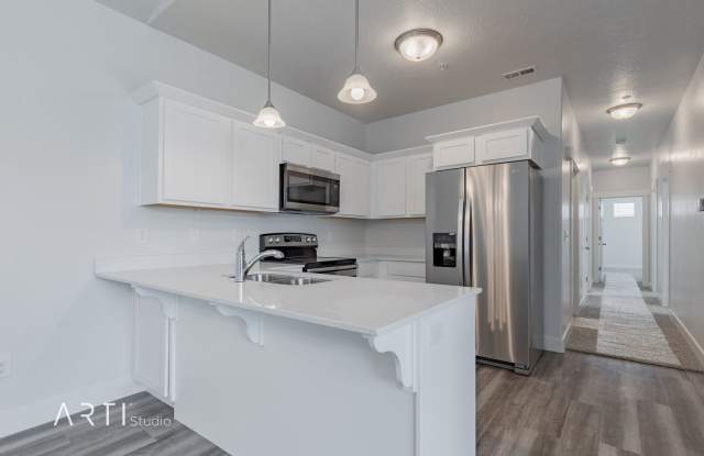 **Move-In Ready Condo with Spectacular Mountain Views – Just $1,795/Month! ** photos photos