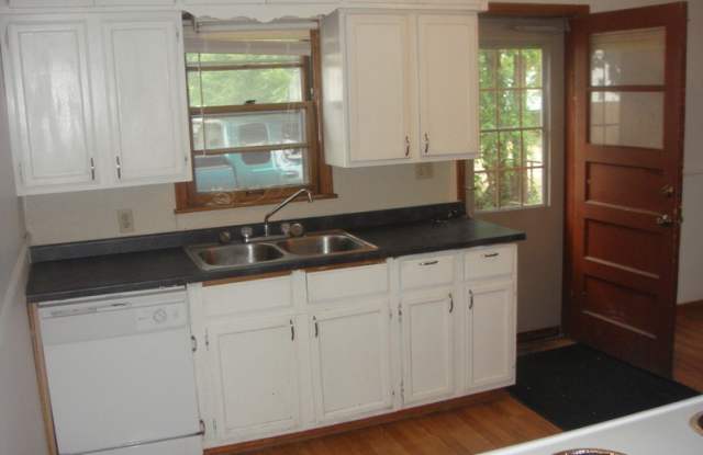 869 Snelling Ave - 869 Snelling Avenue, St. Paul, MN 55104