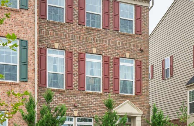 3612 WRIGHT TERRACE NE Gallery 2