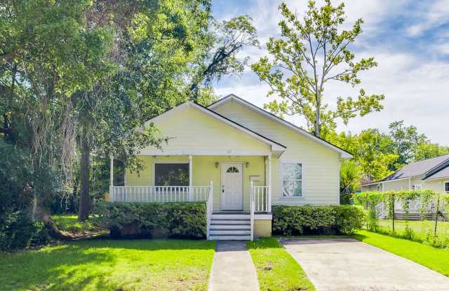 SCAD-Friendly 3BR Home Near Bus Route – Perfect for Roommates Gallery 1