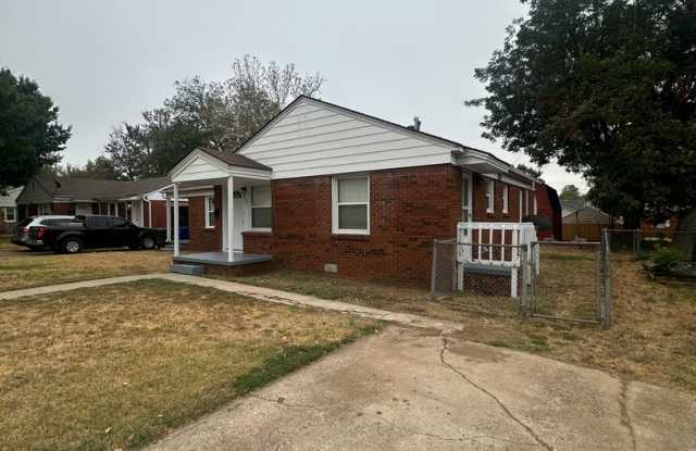 2 Bed, 1 Bath Duplex Gallery 4