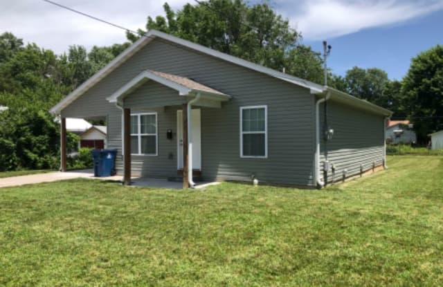2018 N Park - 2018 North Park Avenue, Springfield, MO 65803