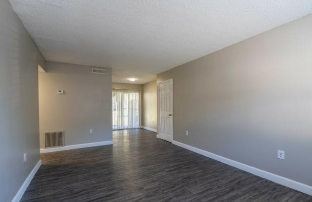 Creekwood Apartments Gallery 4