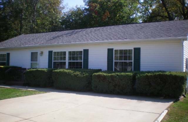 3 bedroom, 2 bath home on Bloomington's Westside Gallery 1