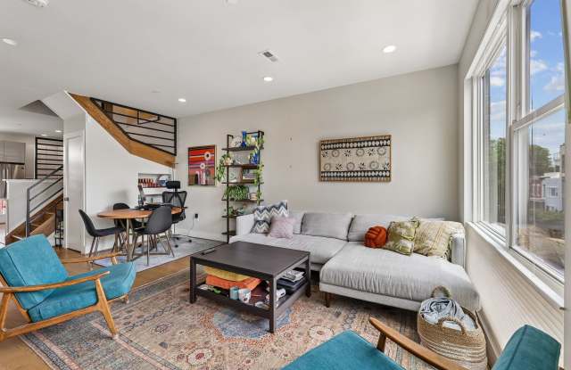 Gorgeous Upper Level 2BR/2.5BTH Condo with Rooftop Deck and Reserved Parking! photos photos