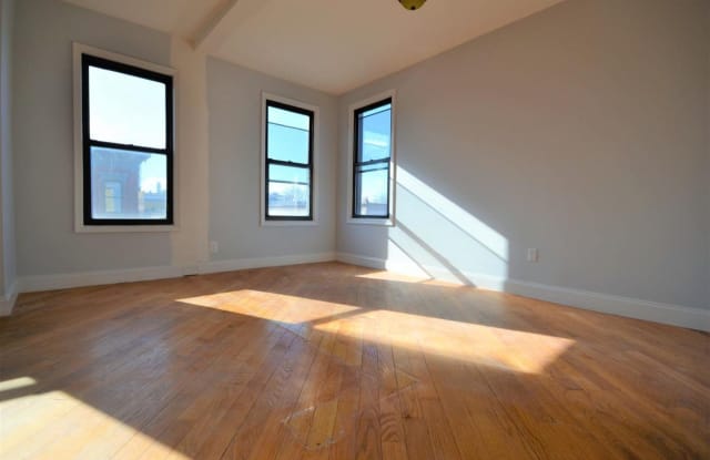 626 Manhattan Ave - 626 Manhattan Avenue, Brooklyn, NY 11222