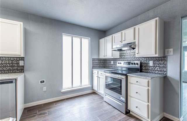 8706 Kingspoint Drive Gallery 4