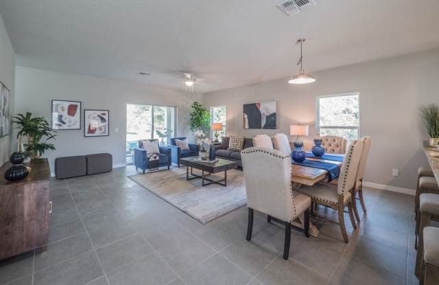 Practically New & Packed with Upgrades – A Must-See 4-Bedroom Gem in Poinciana! Gallery 4