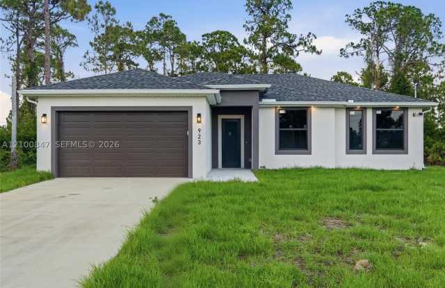 923 MILWAUKEE BLVD Gallery 1