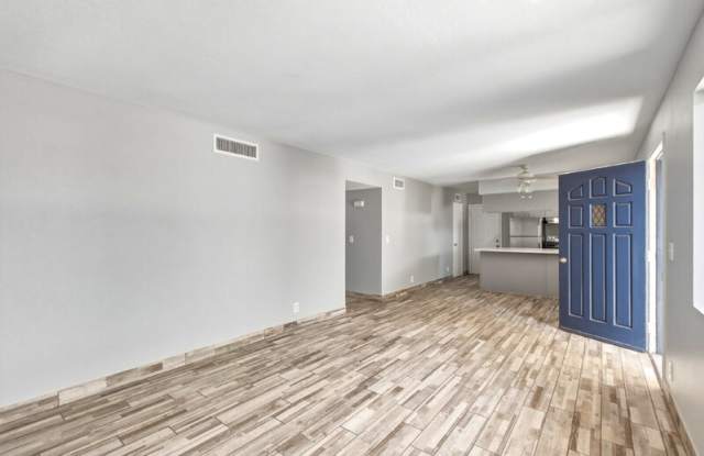 1129 North Wedgewood Circle Gallery 4
