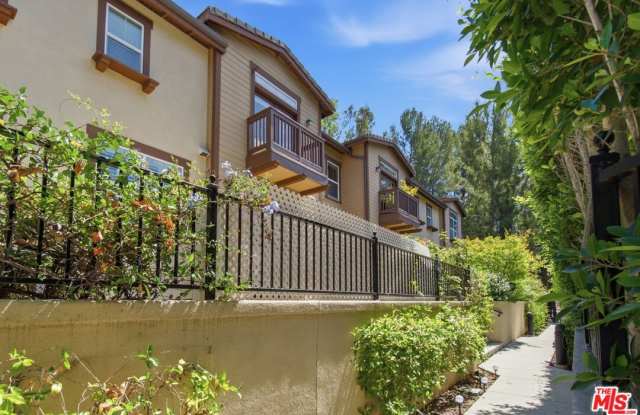 732 Tennis Club Ln Gallery 2
