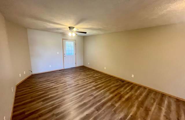 2 Bedroom - 2 Bathroom Duplex Fordland MO Available March 5th Gallery 3