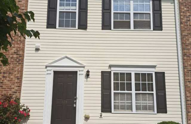 Beautiful Townhome Gallery 1