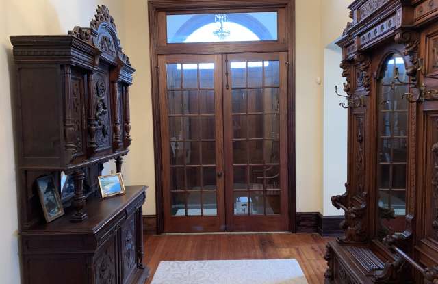 207 Bank Avenue Gallery 4
