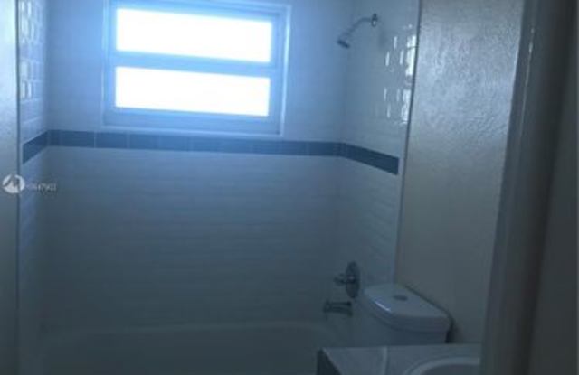 7449 Sunset Strip Gallery 2