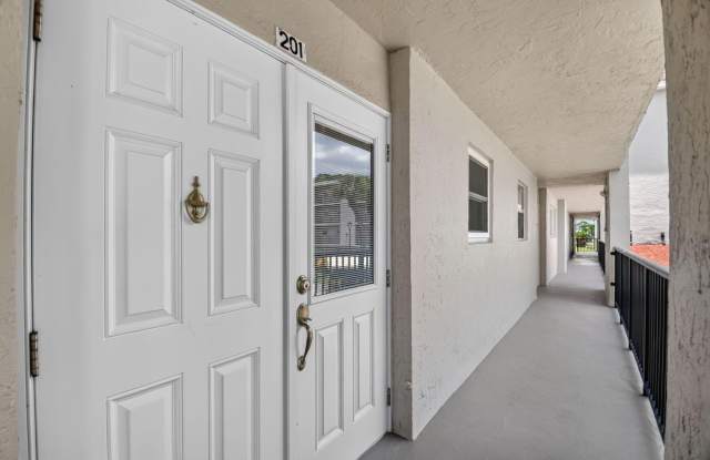 3425 Via Poinciana Gallery 1