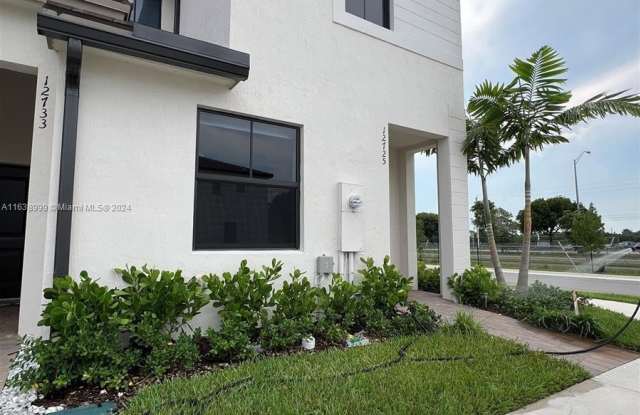 12725 SW 234th Ter - 12725 Southwest 234th Terrace, Princeton, FL 33032