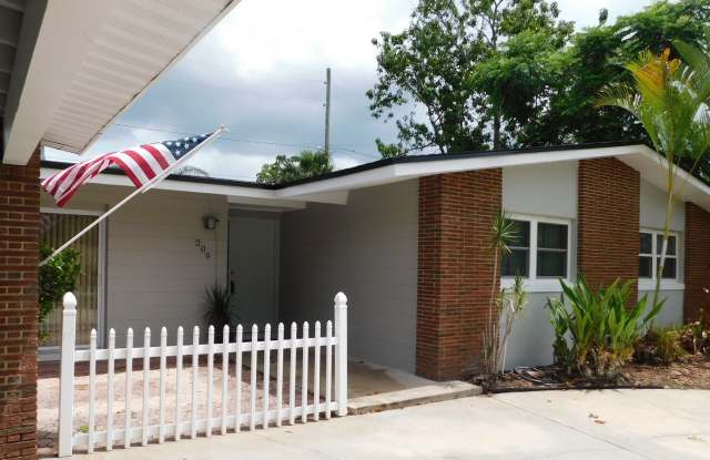 209 Benton St - 209 Benton Street, Holden Heights, FL 32839