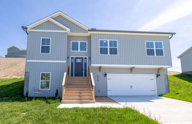 Stunning 4-Bed, 3-Bath Home with 2-Car Garage- ONE MONTH FREE RENT Move-In Special! - 3528 Paradise Ridge Way, Knox County, TN 37931