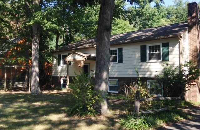 --APPLICATION PENDING CURRENTLY UNAVAILABLE-- 5 BR / 2.5 BA Split Level in Early Settlers Landing Neighborhood! photos photos